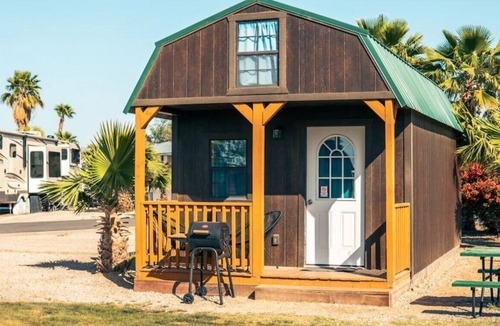 Ehrenberg Cabin | Cabin 12 · Deluxe Family Cabin