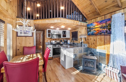 Tahoe Valley Cabin | Cabin w/Loft in South Lake Tahoe - 15 Mins from Skiing, Stateline & Emerald Bay