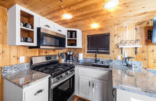Tahoe Valley Cabin | Cabin w/Loft in South Lake Tahoe - 15 Mins from Skiing, Stateline & Emerald Bay