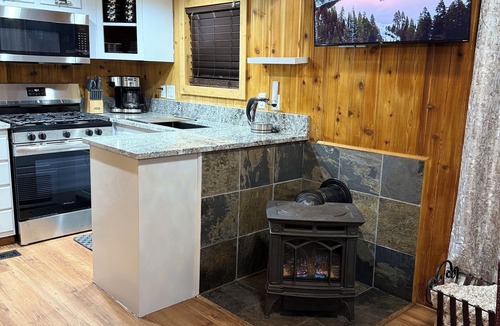 Tahoe Valley Cabin | Cabin w/Loft in South Lake Tahoe - 15 Mins from Skiing, Stateline & Emerald Bay