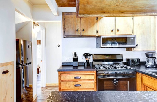 Cold Springs Cottage | California Cabin Rental - Hike, Ski, Boat!
