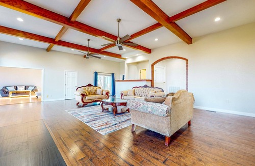 Brentwood House | California Countryside Estate - Pool, 22 Rooms