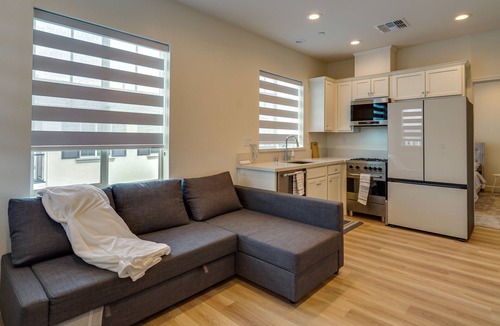 Tracy House | California Midterm Rental with Fenced Yard!