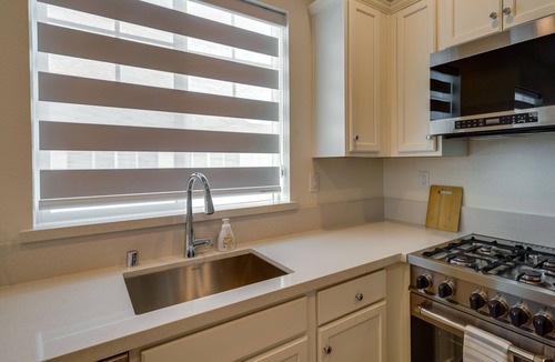 Tracy House | California Midterm Rental with Fenced Yard!