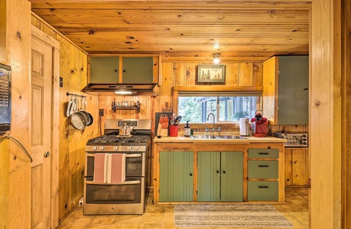 Long Barn Cottage | California Retreat w/Deck, Fire Pit & Grill!