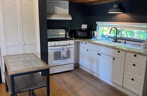 Lodge Hill Cottage | Cambria Cute Cottage with Private Deck