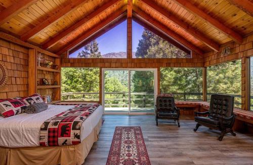 Springville House | Camp Nelson Chalet | Game Room | Spacious |Hot Tub