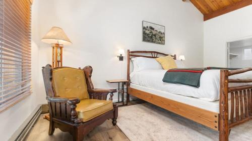 Springville Hotel | Camp Nelson Lodge Room 6