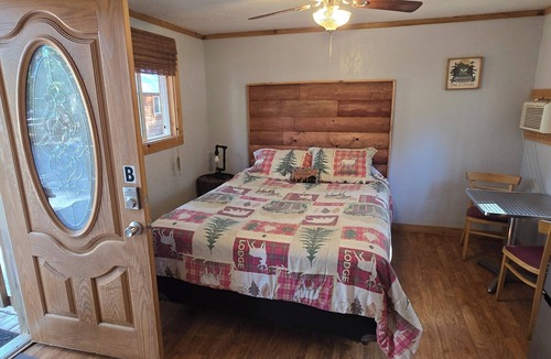 Shingletown Cabin | Camping Cabin B Near Lassen NP With Shared Bathrooms/Showers