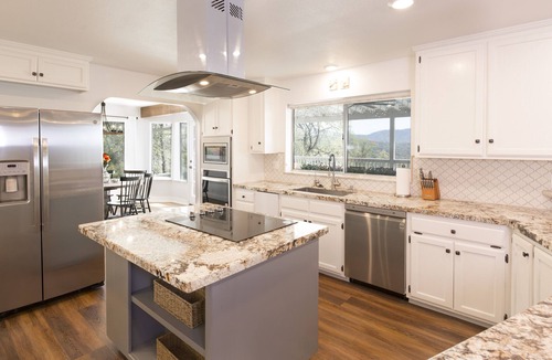 Oakhurst House | Canyon View House w/hot tub, game room, views, and more!