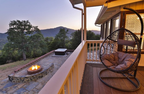 Oakhurst House | Canyon View House w/hot tub, game room, views, and more!