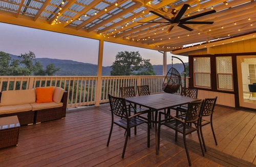 Oakhurst House | Canyon View House w/hot tub, game room, views, and more!
