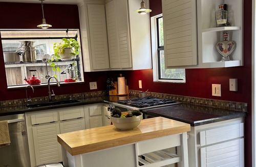 Arch Beach Heights House | "Cape Cod Beach-House" Panoramic Ocean View w/Hot Tub-5 min to Beach