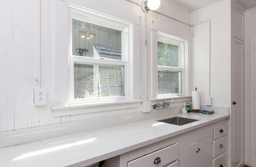 Capitola House | Capitola Village Craftsman Cottage- 4 min to beach