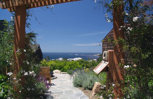 Carmel Highlands Condo | Carmel Hyatt Highlands Inn for your AT&T Open. Great Views, indoor Jacuzzi tub