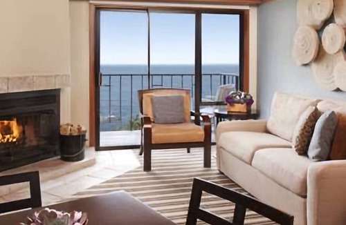 Carmel Highlands Condo | Carmel Hyatt Highlands Inn for your AT&T Open. Great Views, indoor Jacuzzi tub