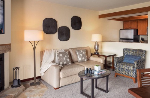 Carmel Highlands Condo | Carmel Hyatt Highlands Inn for your AT&T Open. Great Views, indoor Jacuzzi tub