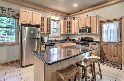 Cedar Flat Cottage | Carnelian Bay Home w/Hot Tub Near Tahoe Skiing