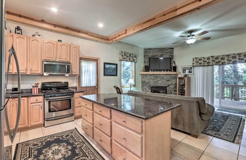 Cedar Flat Cottage | Carnelian Bay Home w/Hot Tub Near Tahoe Skiing