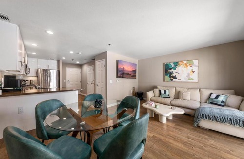 Ocean Park Apartment | Carnelian Calm-Pool BBQ Rooftop Walk to the Beach