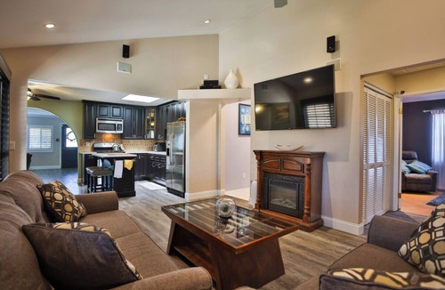 Harbor House | Carson Retreat Near LAX, SoFi Stadium & Beaches