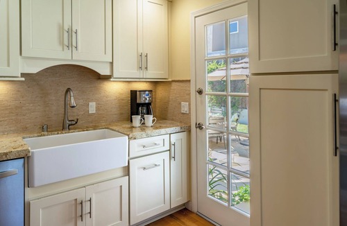 East Mesa House | Casa Azul - Coastal Charm in Shoreline Mesa Neighborhood