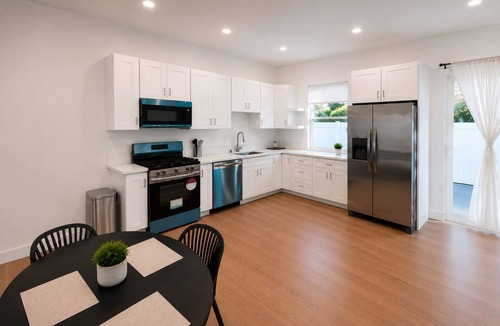North Hollywood House | Casa Camelia, Fire Pit, BBQ, Games, Fully Gated, 3 Bedrooms, By Universal Studio