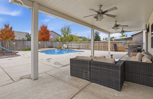 Visalia House | Casa Cortez A - Near Sequoia and Kings Canyon Parks