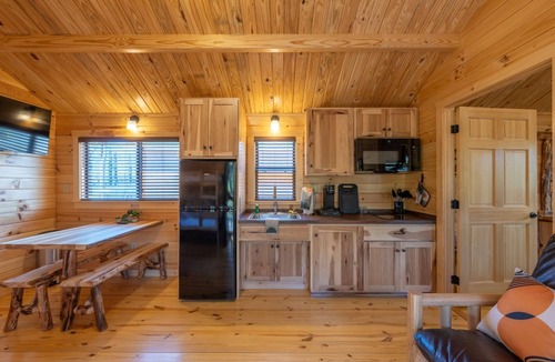 Hollister Hotel | Casa de Fruta Cabins, Inn & RV Park