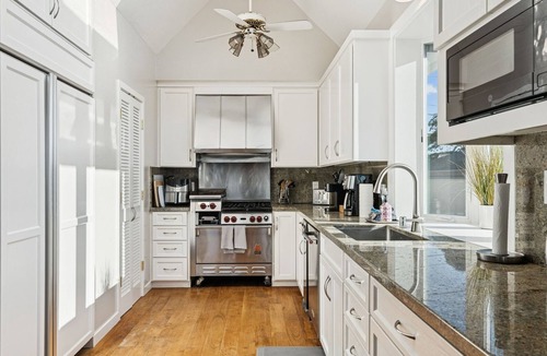 Eastside Santa Cruz House | Casa Grande overlooking Twin Lakes Beach