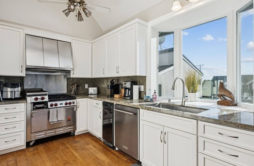 Eastside Santa Cruz House | Casa Grande overlooking Twin Lakes Beach