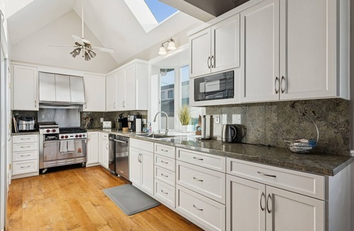 Eastside Santa Cruz House | Casa Grande overlooking Twin Lakes Beach