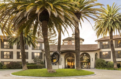 Napa Hotel | Casa Mani Resort Napa Valley, Curio Collection By Hilton