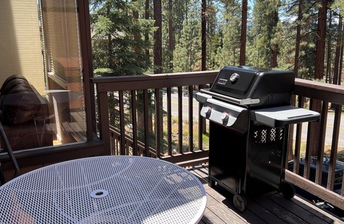 Zephyr Cove House | Cascade Hideaway in Lake Village With Private Hot Tub!