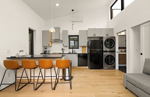 Eagle Rock House | Casetta York: Designer Highland Park Retreat with Rooftop Views