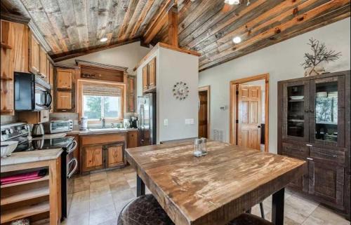Shaver Lake House | Casita Getaway Family 1BR 1BA AC Stunning Views