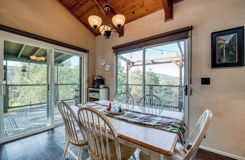 Midpines Cabin | Casita Manzanita Near Yosemite Mountain Views