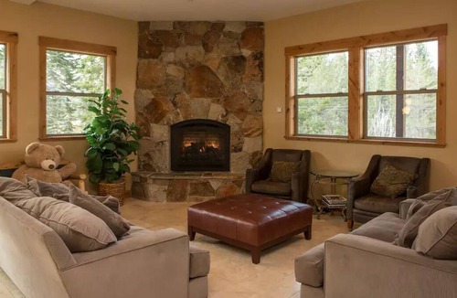 Mountain View Estates Ski Chalet | Castle Cabin - Custom Vacation Home