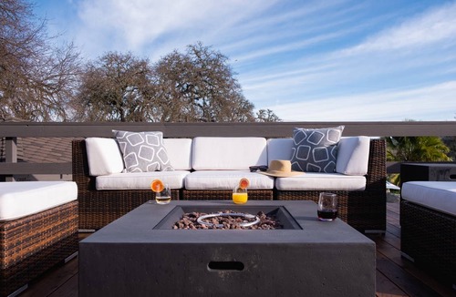 Templeton House | Cathedral by AvantStay Charming Secluded Estate w/ Sauna, Pool Table & Views of the Rolling Hills