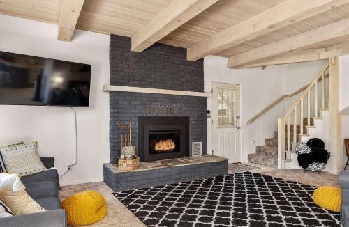 West Village House | Cavu Cabin - A Classic Mountainside Escape