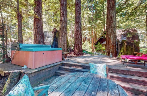 Cazadero Cabin | Cazadero Dog-Friendly Cottage for Two with Hot Tub