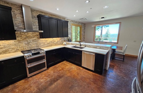 Mi-Wuk Village Cabin | Cedar Rock Cabin: 5 bedroom in Mi-Wuk Village