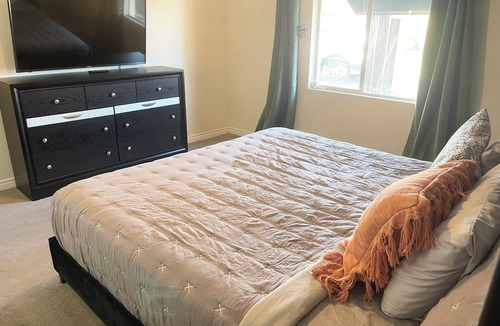 Las Vegas House | Center of Vegas - 5 beds house with heated pool