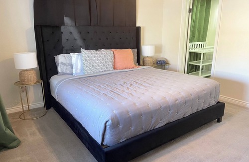 Las Vegas House | Center of Vegas - 5 beds house with heated pool