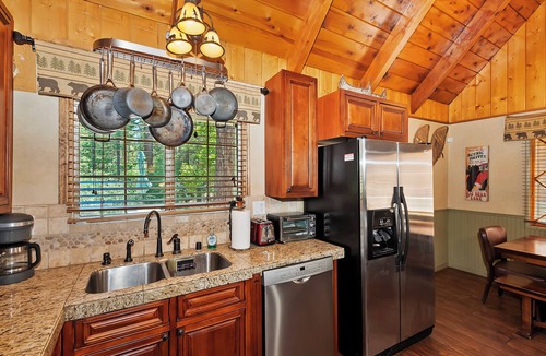 Fox Farm Cabin | Central AC in main Cabin. "Stay cool, my friends!"