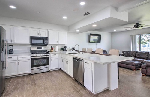 Country Rose Apartment | Central Bakersfield Townhome w/Private Patio