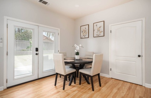 River Oaks House | Central bliss near parks & shops