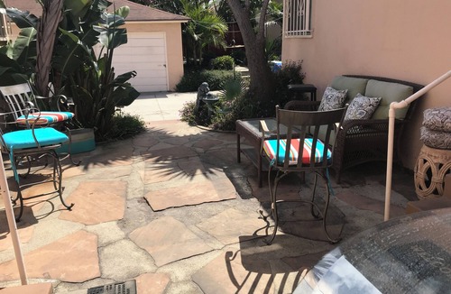 Park Mesa Heights House | Central LA Duplex Retreat: Spacious Outdoor Patio + Cozy 1BR/1BA