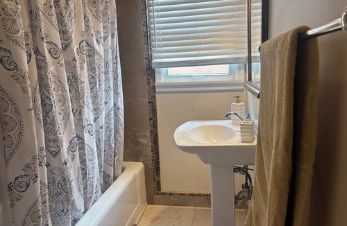 Park Mesa Heights House | Central LA Duplex Retreat: Spacious Outdoor Patio + Cozy 1BR/1BA