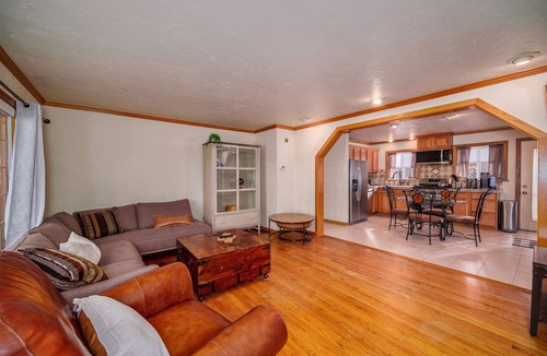 Sierra Tract House | Centrally Located, Near Trails, Hot Tub Pet Friendly 2450P